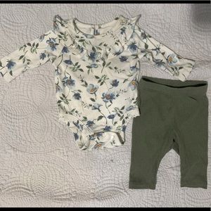 Old Navy 0-3 month Baby Girl Outfit